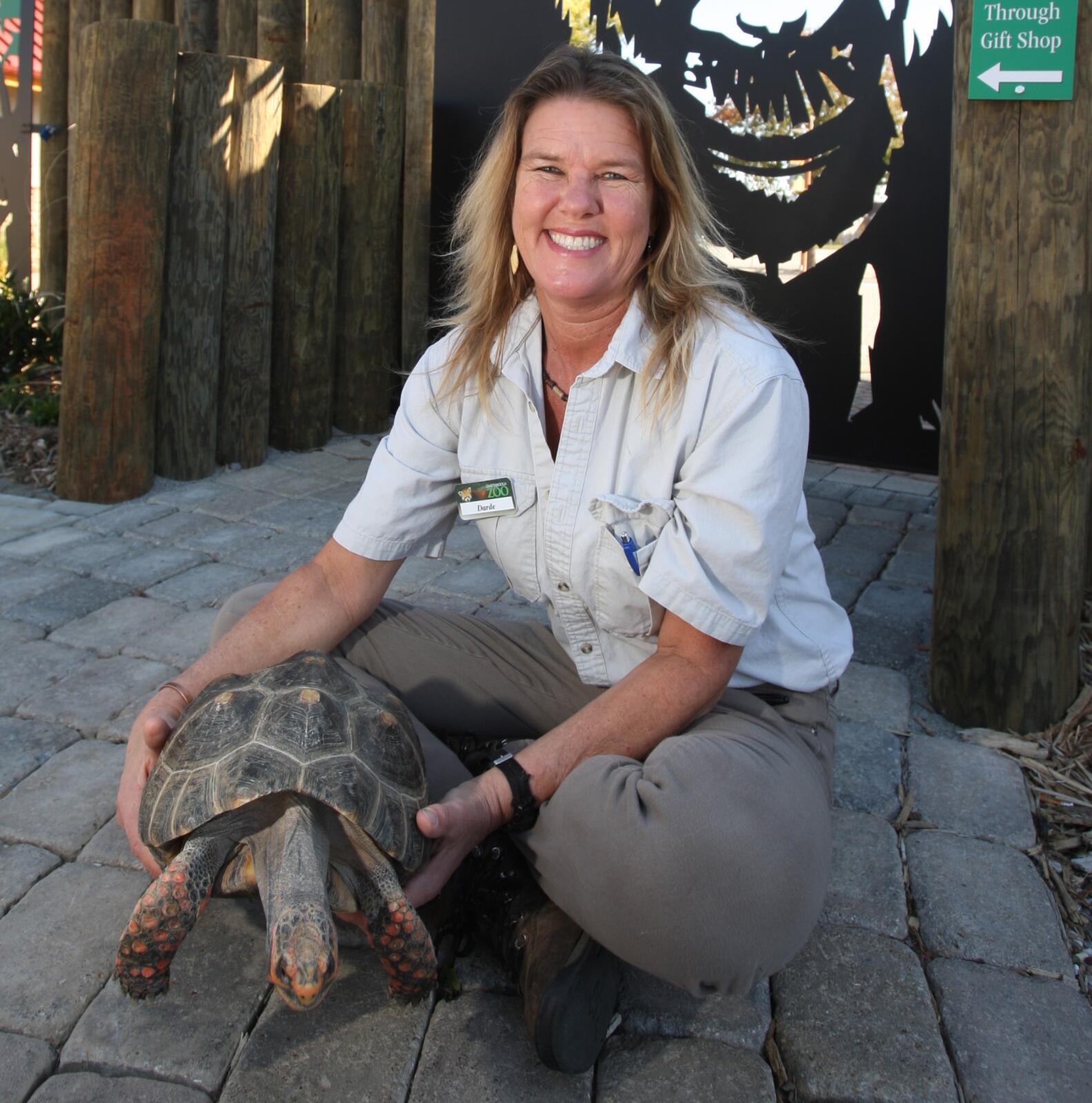 Friends of the Zoo and Darde Long celebrate 40-year service anniversaries
