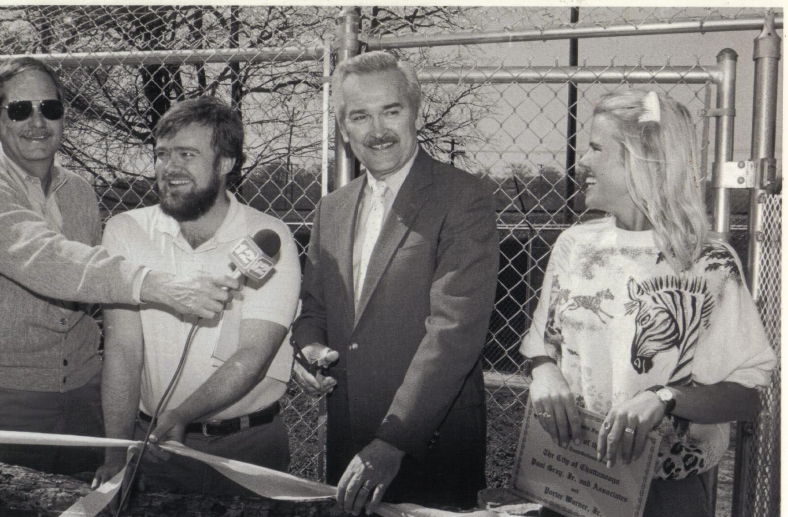 Friends of the Zoo and Darde Long celebrate 40-year service anniversaries